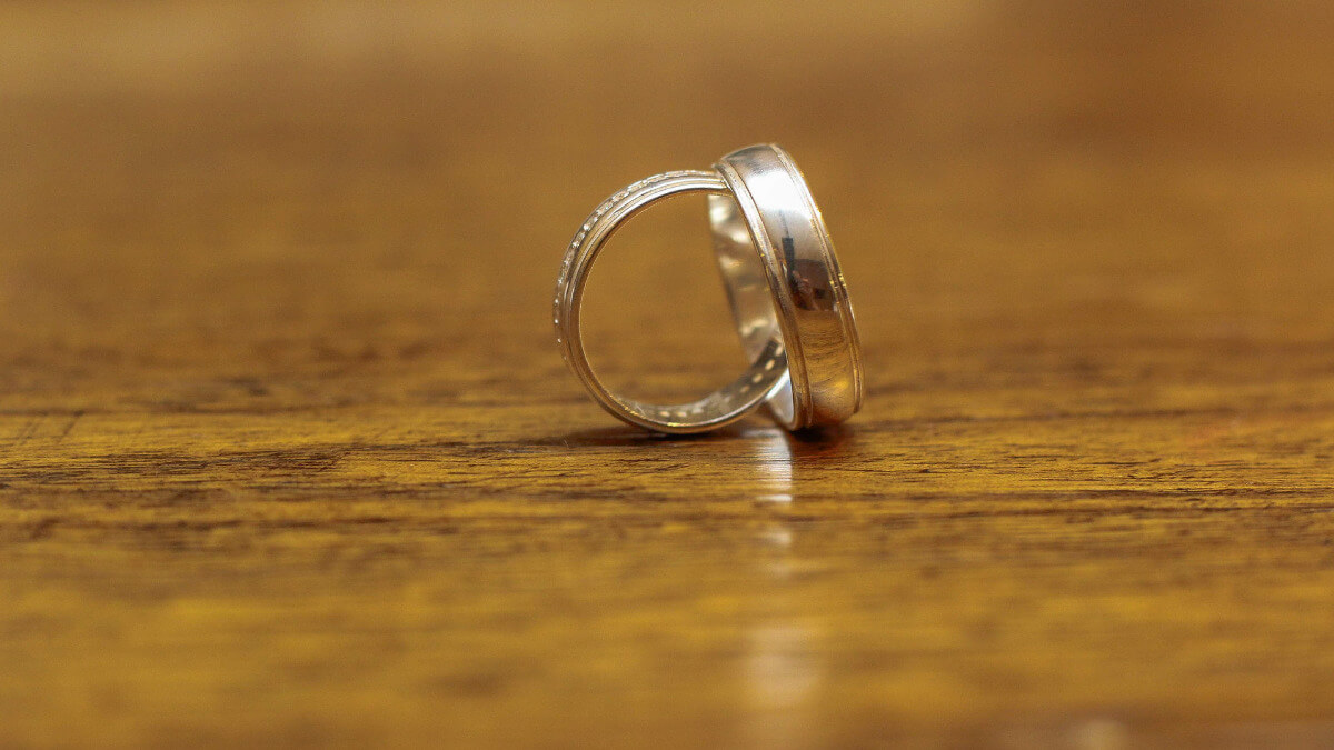 結婚指輪が2つ